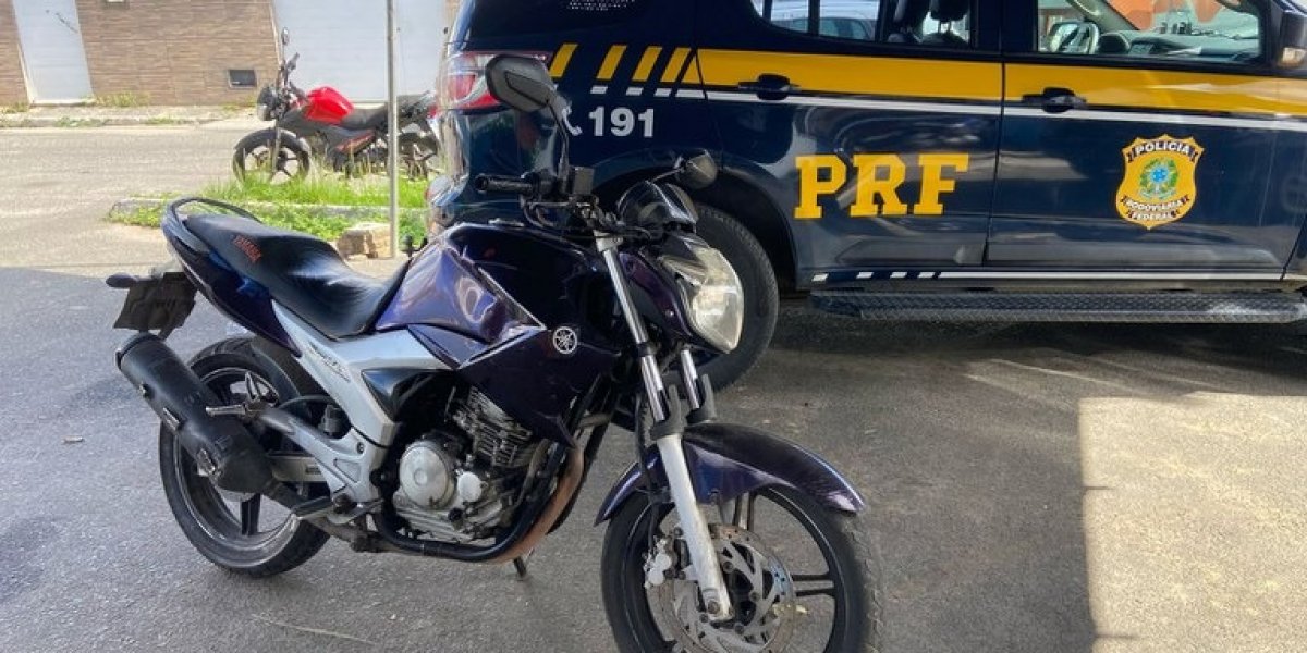 BR-324: PRF recupera em Simões Filho motocicleta roubada em Salvador