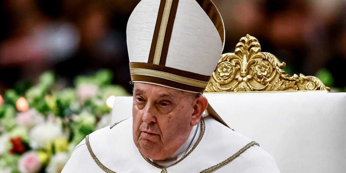 Internado, Papa Francisco pede desculpas por ausência na missa deste domingo