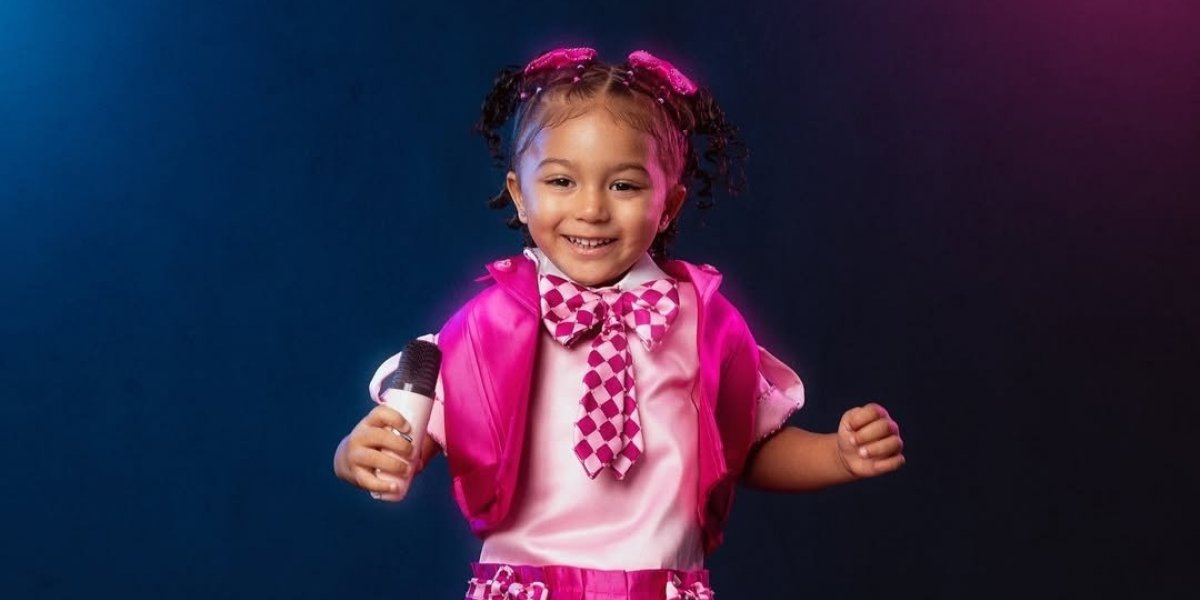 Momento fofura! Liz encanta internautas ao dançar sucesso de Ivete Sangalo