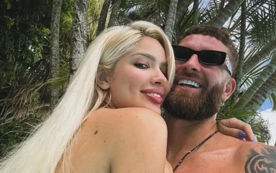 Mesmo após polêmicas, Karoline Lima posta foto com filhos de Léo pereira; confira