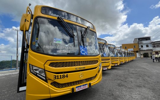 Prefeitura entrega novos ônibus com ar-condicionado para o Subúrbio Ferroviário