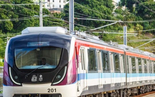 Idosa se fere após sofrer acidente em estação de metrô de Salvador