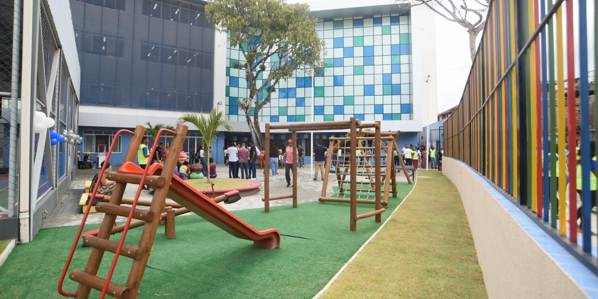 Prefeitura entrega nova escola  em homenagem ao comunicador Raimundo Varela