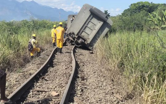 Trilho derrete com calor e causa acidente com trem no Rio de Janeiro