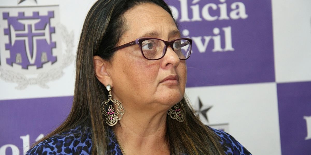 Delegada suspeita de crimes é demitida da Polícia Civil da Bahia
