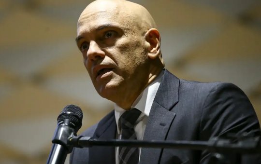 Alexandre de Moraes determina bloqueio de rede social em território brasileiro