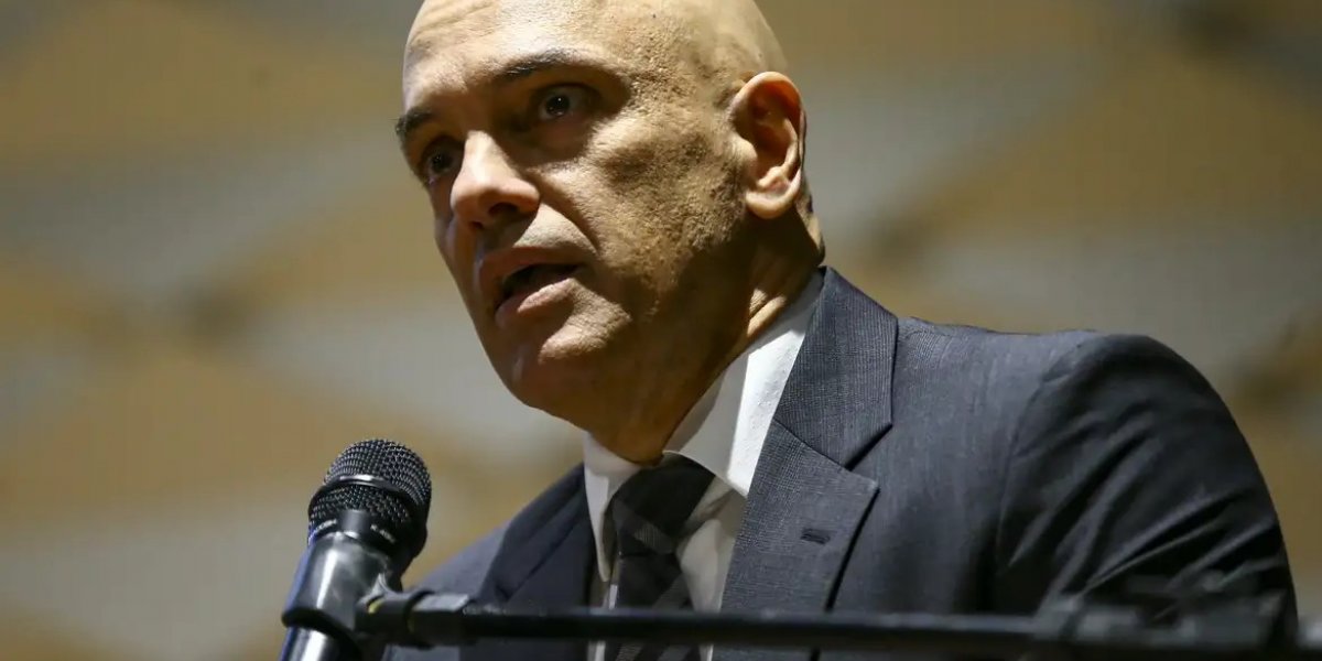 Alexandre de Moraes determina bloqueio de rede social em território brasileiro