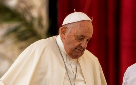 Papa Francisco passa bem à noite, mas médicos se preocupam com risco de sepse