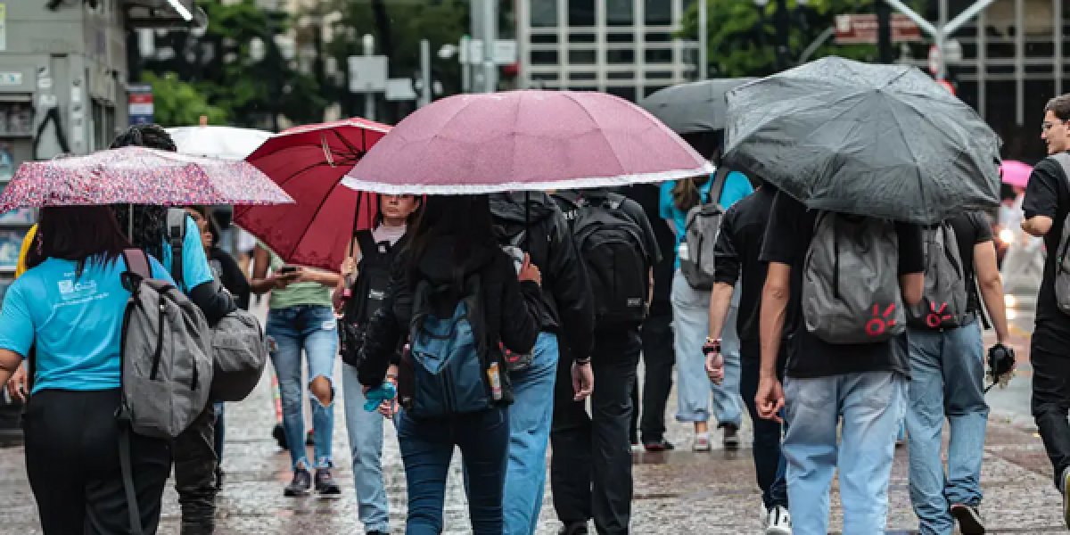 Inmet emite alerta de chuvas e ventos intensos para Bahia e mais 17 estados