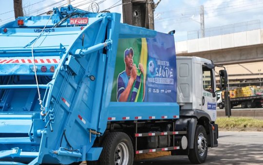 Acidente com caminhão da Limpurb deixa sete carros danificados em Salvador
