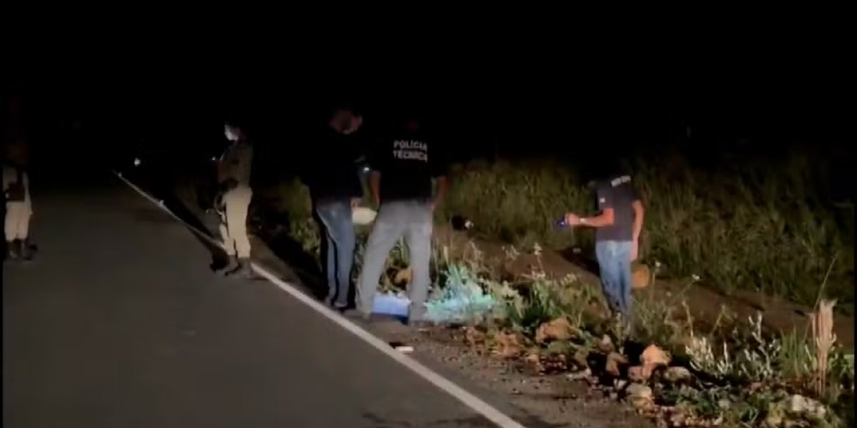 Mãe e filha de 3 anos morrem após acidente de trânsito em rodovia no Sudoeste da Bahia