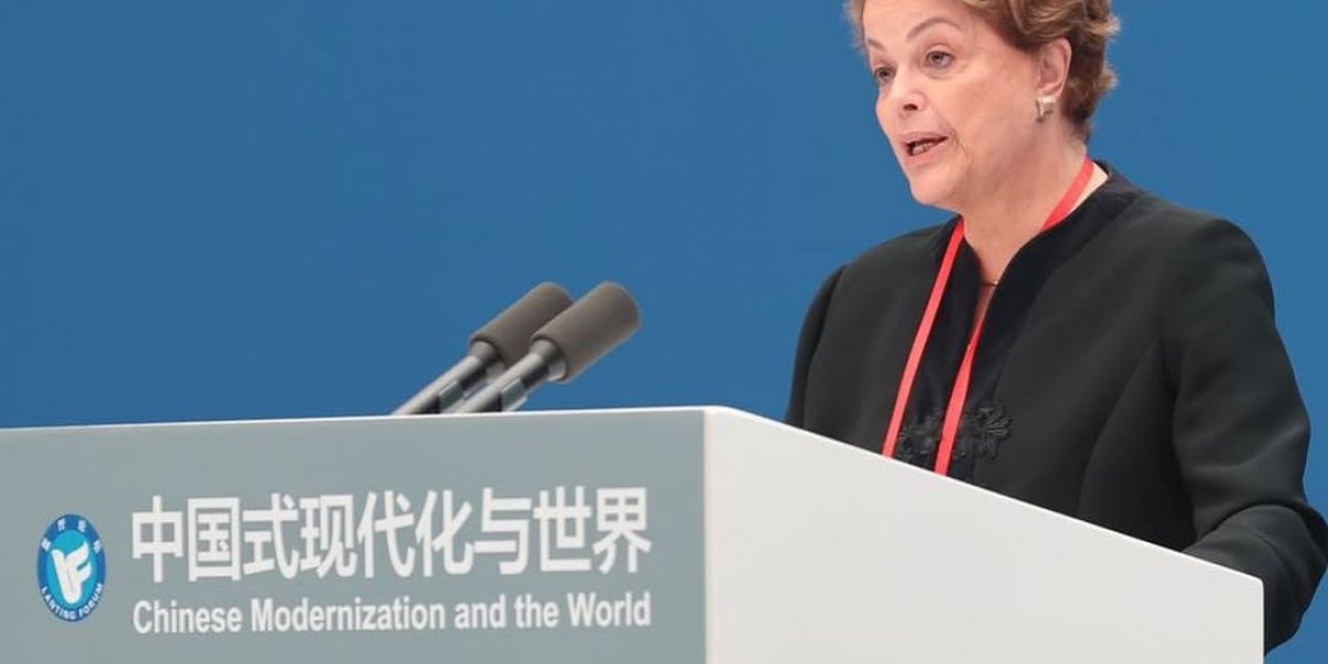 Ex-presidente Dilma é internada em hospital na China após mal-estar