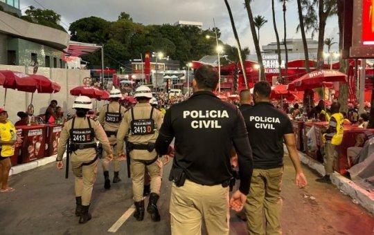 Policiamento no pré-Carnaval retém mais de 110 objetos nas revistas