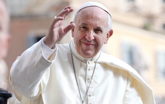 Papa Francisco apresenta melhora e insuficiência renal não preocupa, segundo o Vaticano