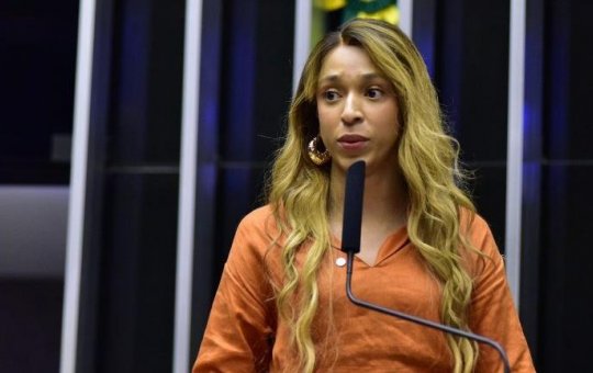 Deputada Erika Hilton apresentará PEC pelo fim da escala 6x1 nesta terça-feira