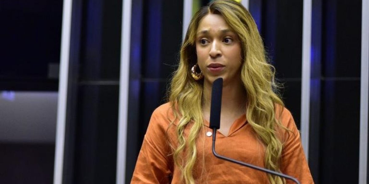 Deputada Erika Hilton apresentará PEC pelo fim da escala 6x1 nesta terça-feira