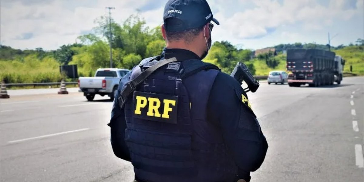 Caminhoneiro procurado por não pagar pensão alimentícia é preso na BR-101