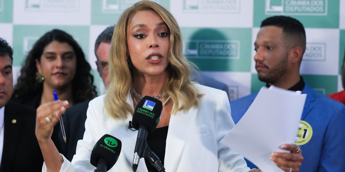 PEC pelo fim da escala 6x1 é protocolada com mais de 230 assinaturas