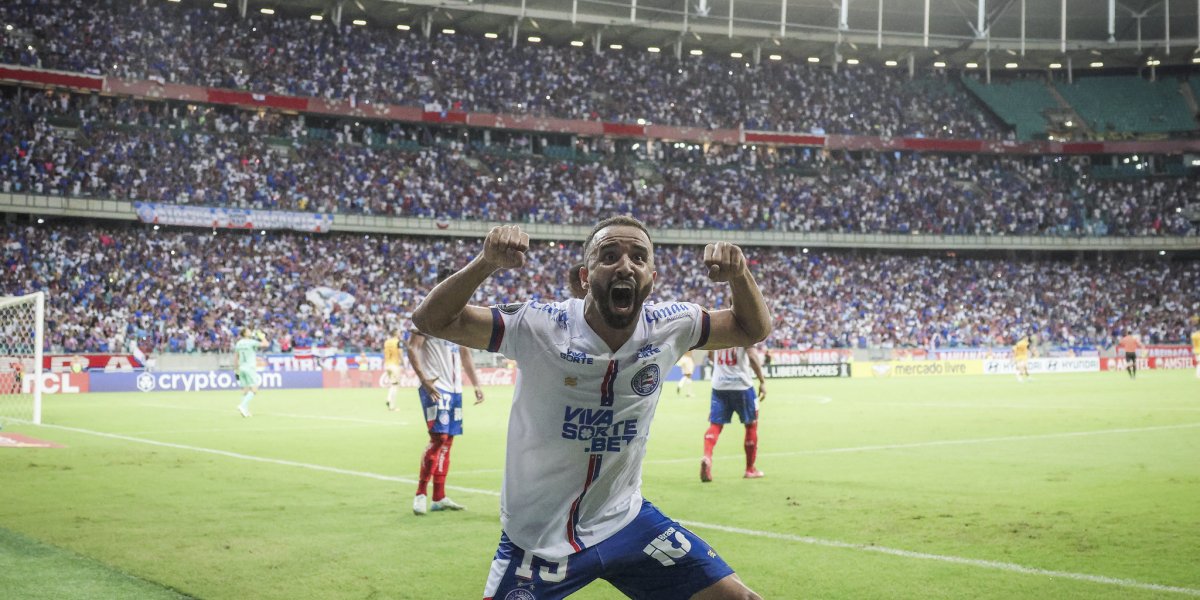 Caio Alexandre exalta torcida do Bahia durante partida contra o The Strongest: 'Incrível'