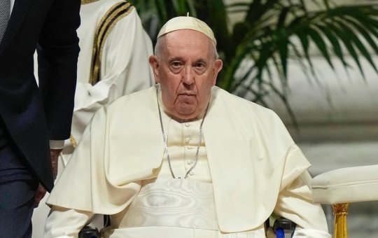 Vaticano afirma que Papa Francisco apresenta melhora e insuficiência renal já não preocupa mais