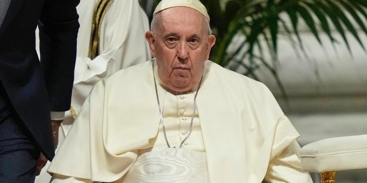 Vaticano afirma que Papa Francisco apresenta melhora e insuficiência renal já não preocupa mais