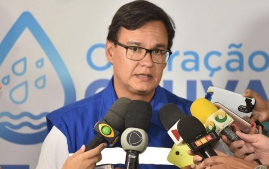 Sosthenes Macêdo minimiza a chuva no Carnaval: "Ela vem só para refrescar"