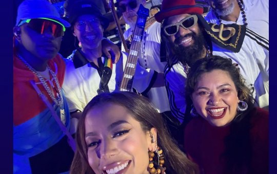 Anitta agita trio da BaianaSystem no Carnaval de Salvador: 'Nunca fui tão feliz'