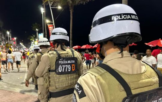 Homem é detido por venda ilegal de abadás do camarote da PM em Salvador