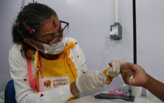 Governo da Bahia reforça ações de saúde e prevenção no primeiro dia de Carnaval