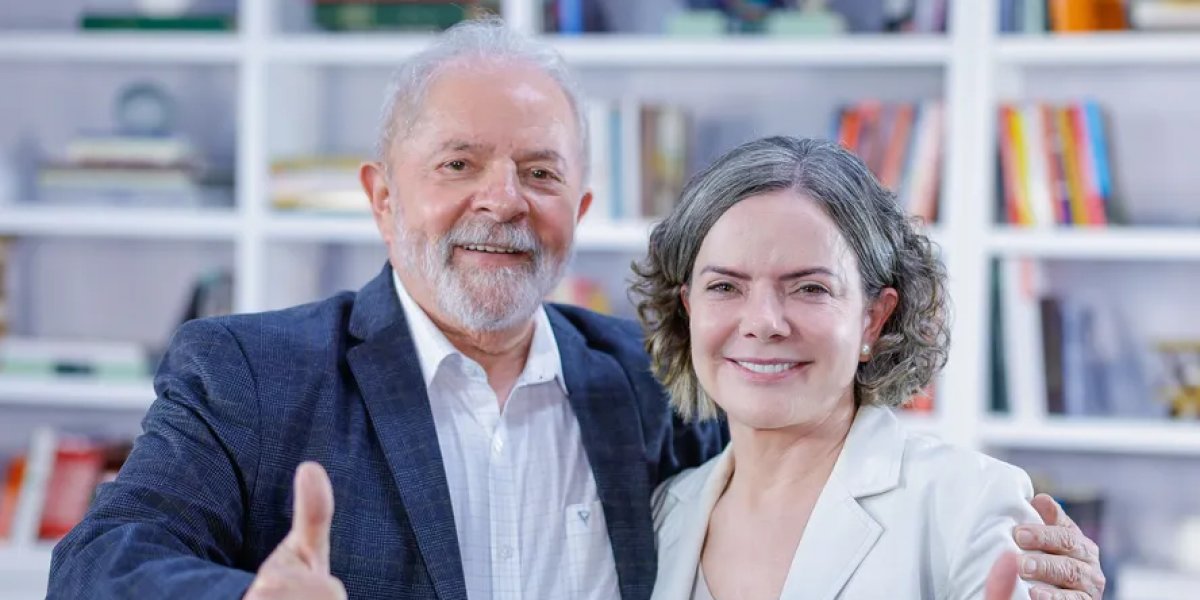 Lula convida Gleisi Hoffmann para o Ministério das Relações Institucionais