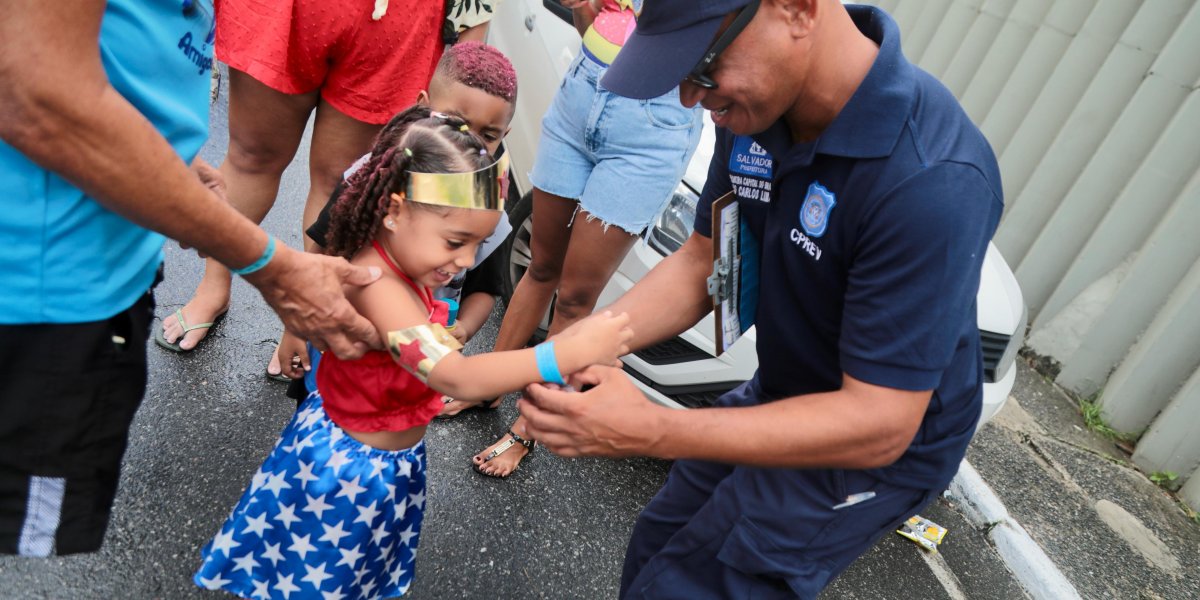Guarda Civil realiza ação de identificação de crianças no Carnaval de Salvador