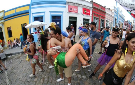 Golpe do Beijo: Polícia alerta foliões sobre furtos no Carnaval