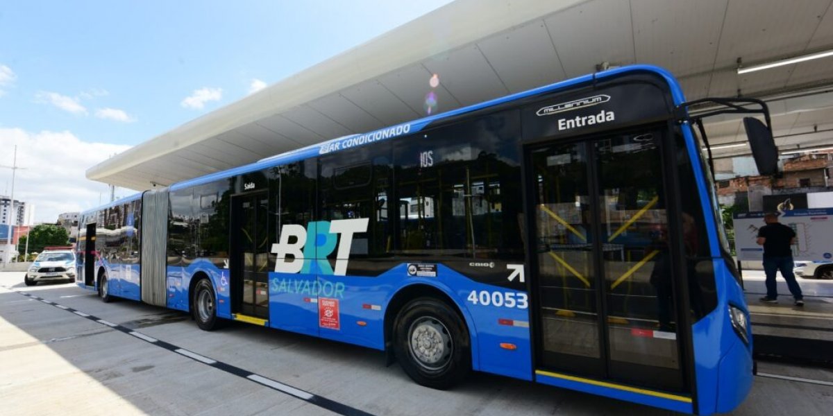 BRT tem alta de mais de 100% no número de passageiros transportados no quarto dia de Carnaval