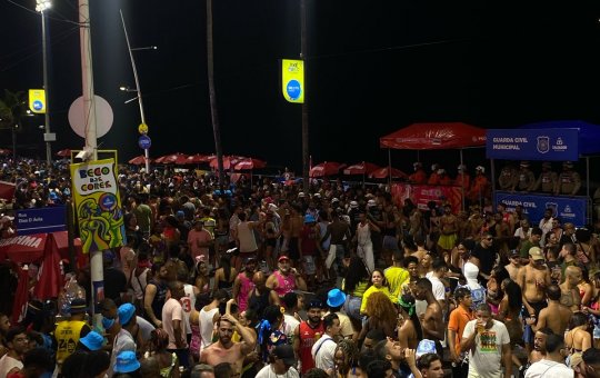 Chuva toma conta do circuito Barra-Ondina nesta segunda-feira (3)