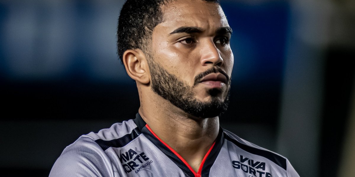 Lucas Arcanjo se torna o segundo goleiro com mais jogos na história do Vitória