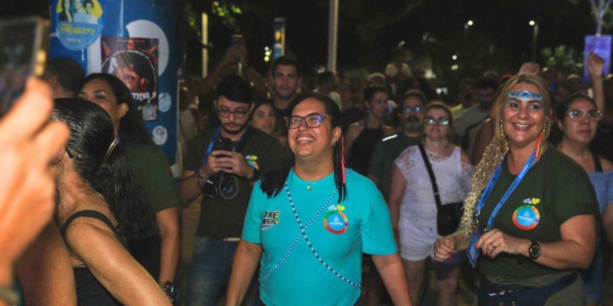 Secretária da Cultura aproveita o 'melhor bloco' de carnaval no último dia da folia