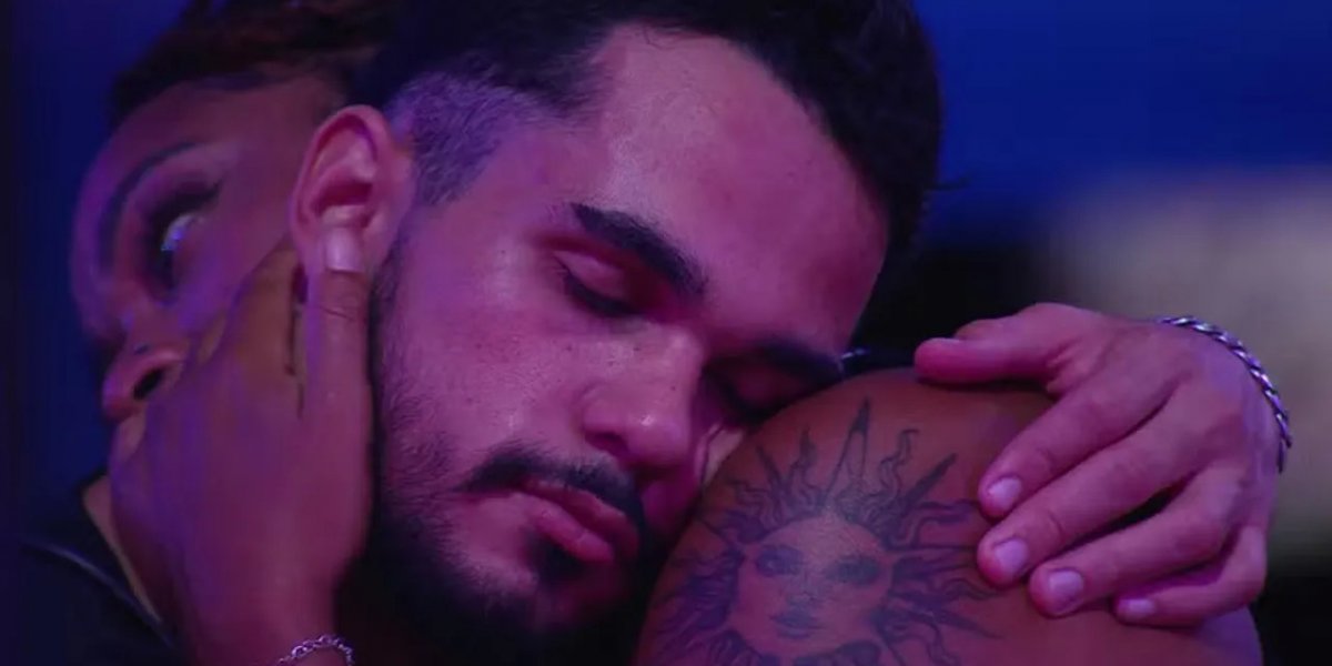 BBB 25: Thamires e João Gabriel trocam beijos após festa do líder