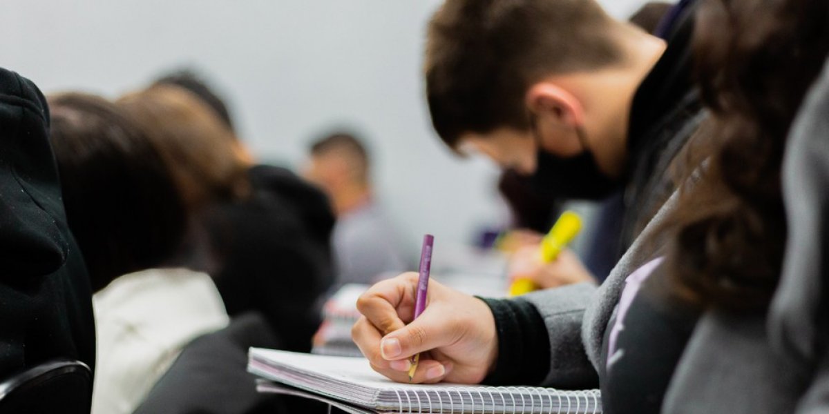 Alba analisa projeto para estudantes de cursinho ganharem novo benefício