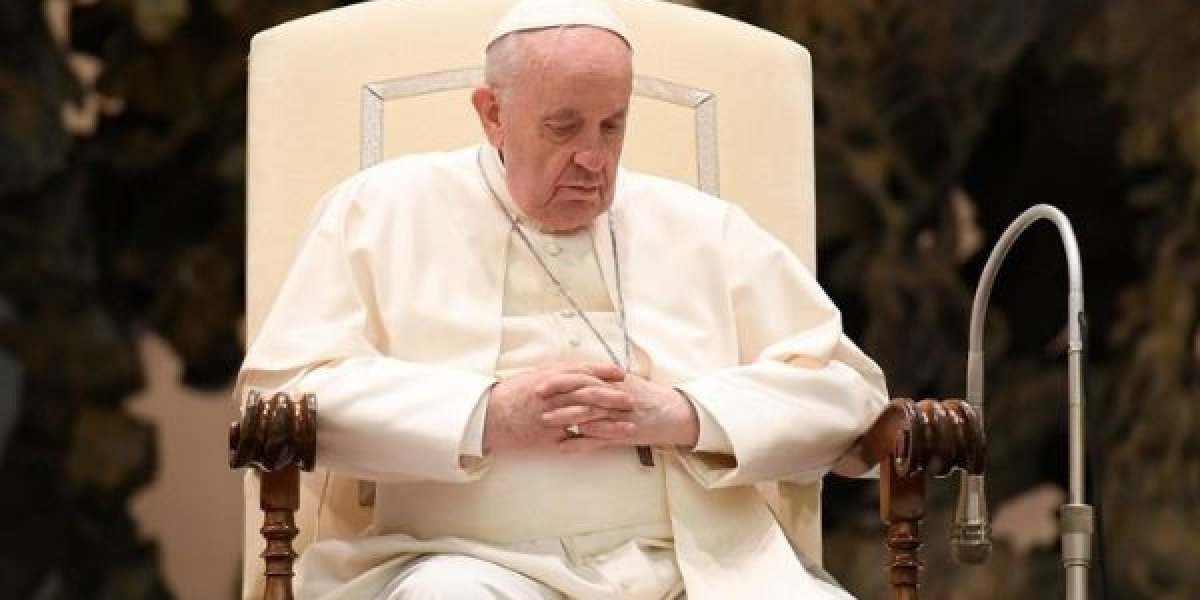 Estado de saúde do papa Francisco segue estável e ele inicia fisioterapia