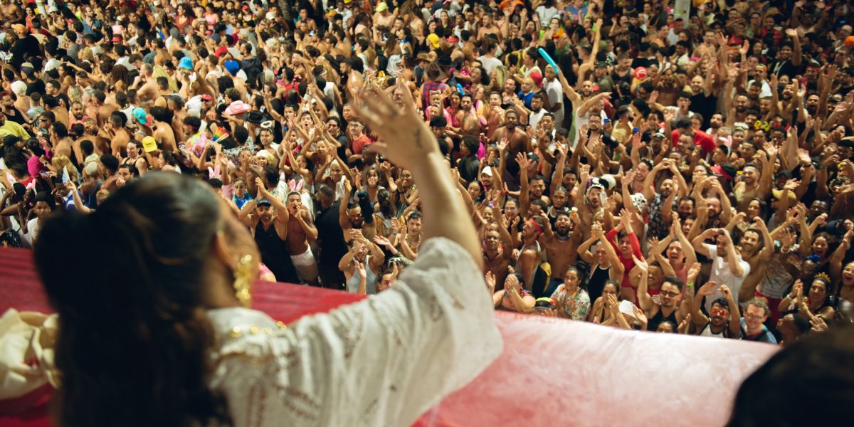 Preta Gil mostra momento em que volta para a praia após longo período internada