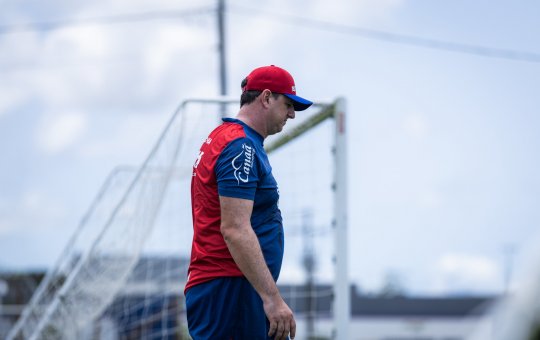 Everaldo elogia Rogério Ceni e afirma que treinador 'tem nível de seleção'