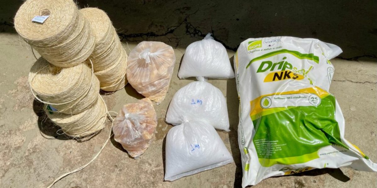 Polícia apreende mais de 30 quilos de materiais utilizados na fabricação de espadas no Recôncavo baiano