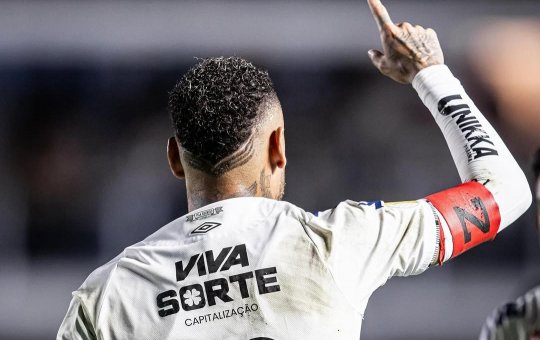 Neymar justifica ausência após ficar de fora da partida contra o Corinthians