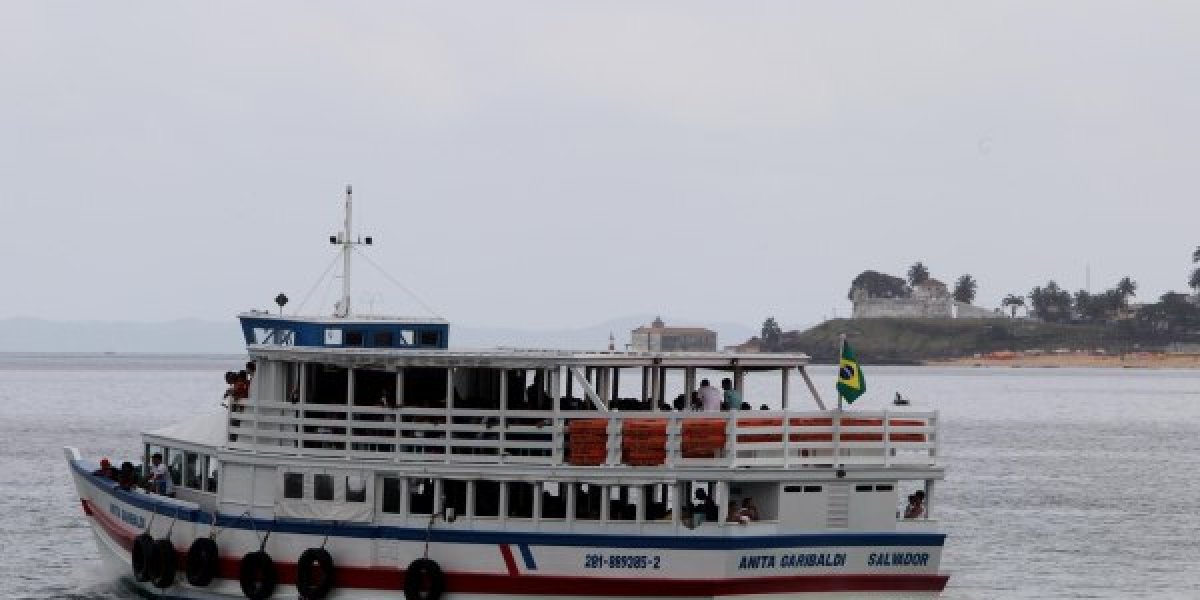 Idoso morre após passar mal em lancha da Travessia Salvador-Mar Grande
