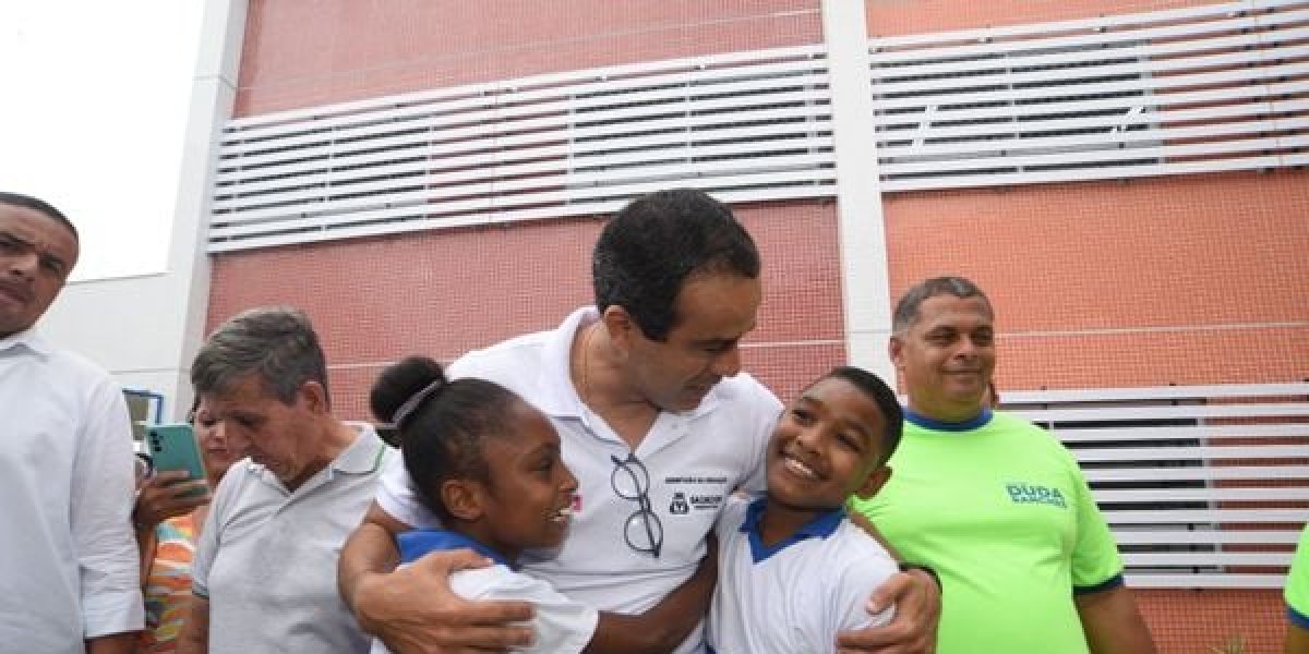 'Nossas escolas não perdem em nada para as escolas particulares', afirma prefeito Bruno Reis