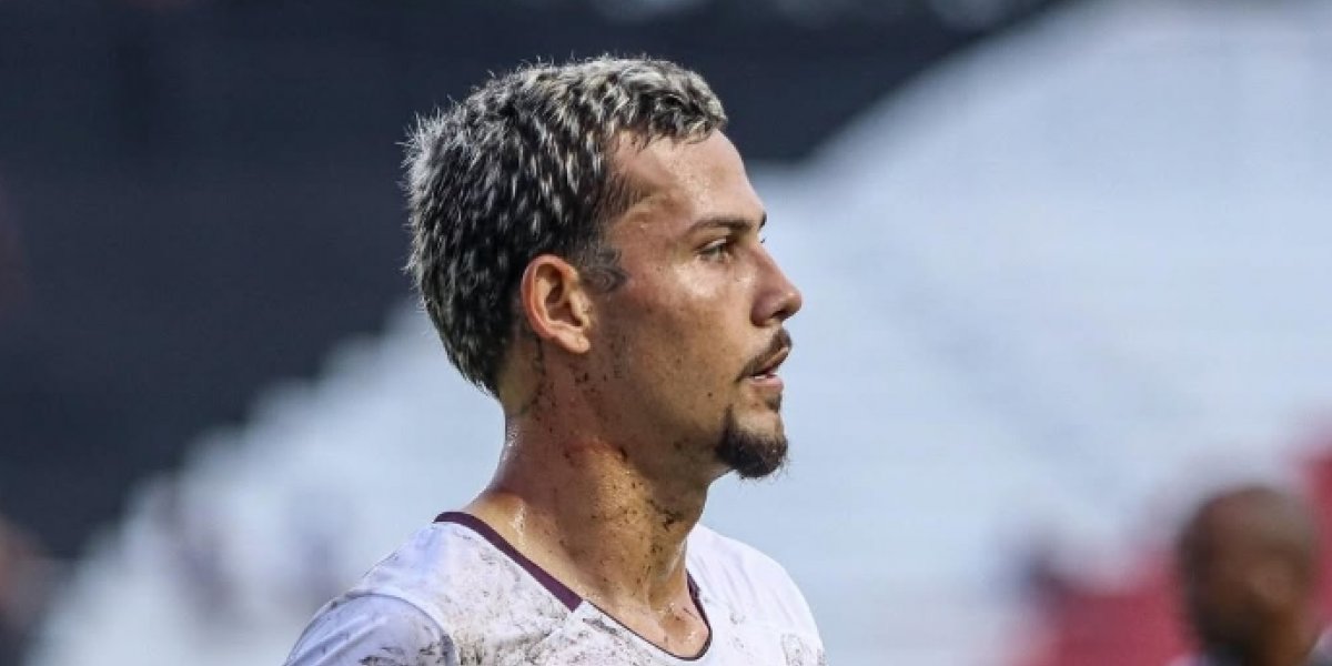 Atacante que deu 'peteleco' em jogador do Bahia explica atitude polêmica