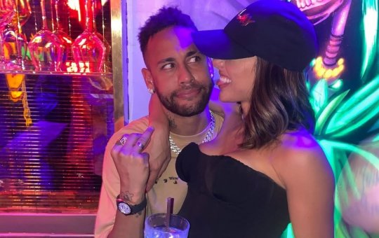 Polêmica? Helicóptero de Neymar é avistado em festa com várias mulheres, diz colunista