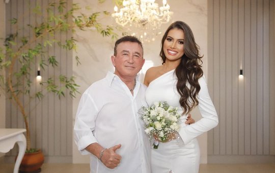 Amado Batista oficializa casamento com a miss Calita Franciele, 50 anos mais jovem