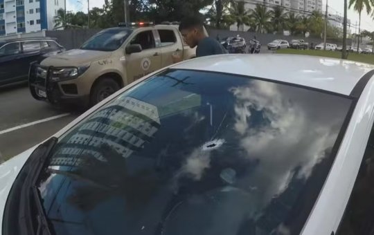 Suspeito morre e passageira de mototáxi é baleada em tiroteio na Avenida Paralela; saiba mais