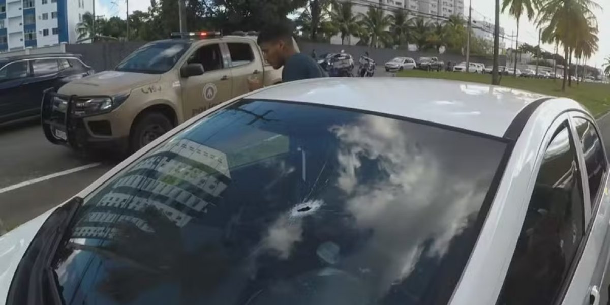 Suspeito morre e passageira de mototáxi é baleada em tiroteio na Avenida Paralela; saiba mais